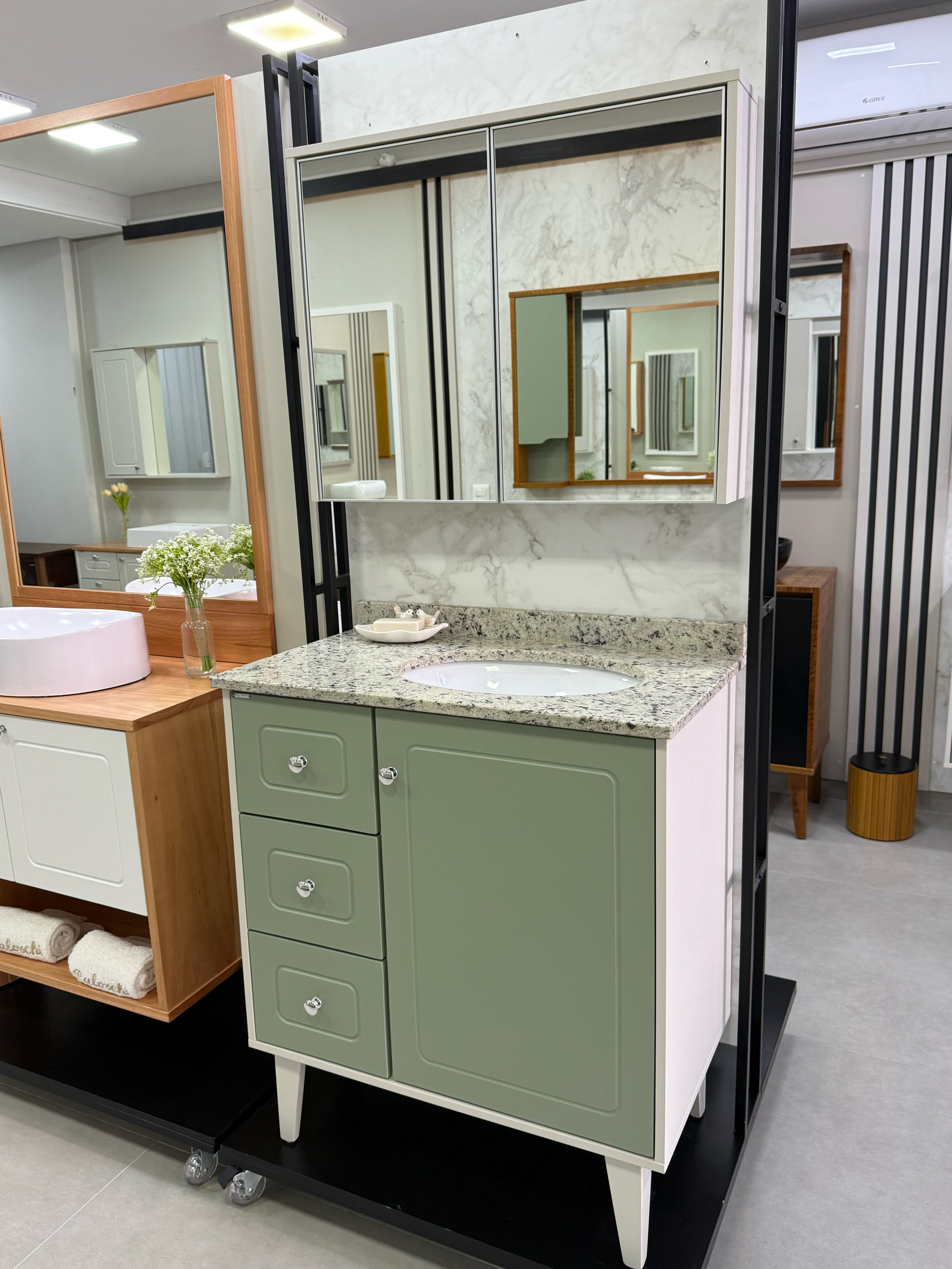 Conjunto Amalfi 80 cm real com pés, balcão verde, granito e espelheira dupla