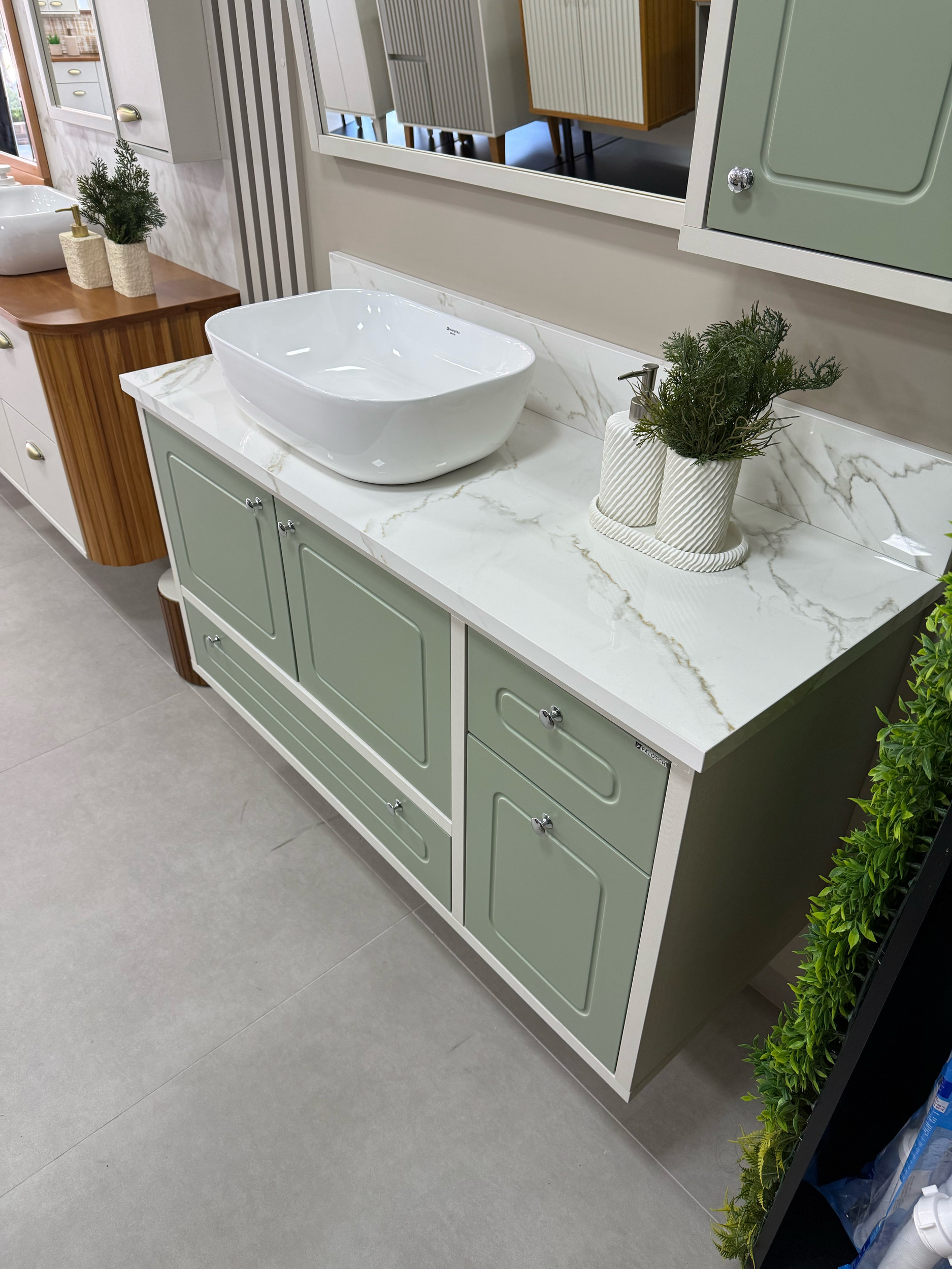 Detalhe real da cuba de apoio sobre o porcelanato do Zara